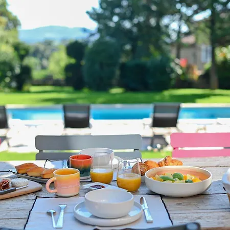 La Maison Et L'orangerie Bed & Breakfast 3*
